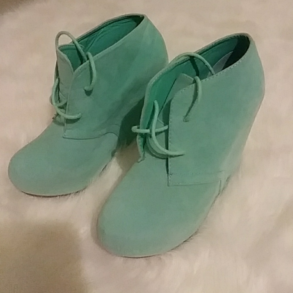 Eye Popping Wedges